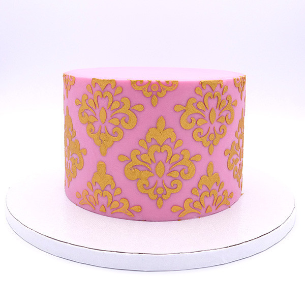 Bolo de aniversário simples feminino rosa coberto com manteiga – Love In a  Cake