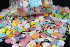 Decoração Corações Coloridos Grandes 50g