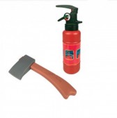 Machado e Extintor de Bombeiro